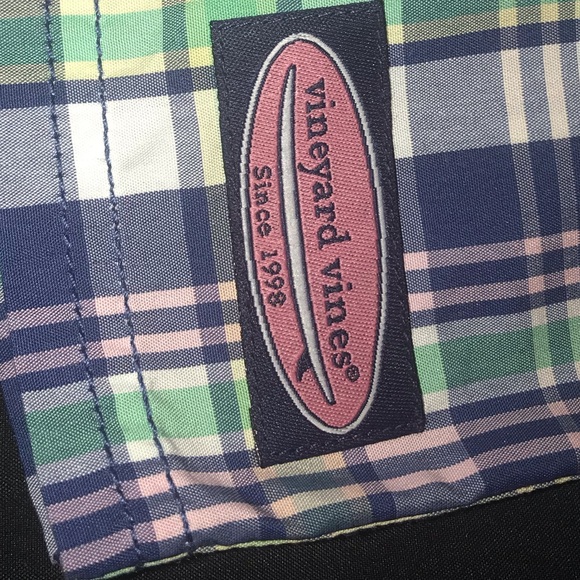 Vineyard vines men’s swim trunks - Picture 2 of 4